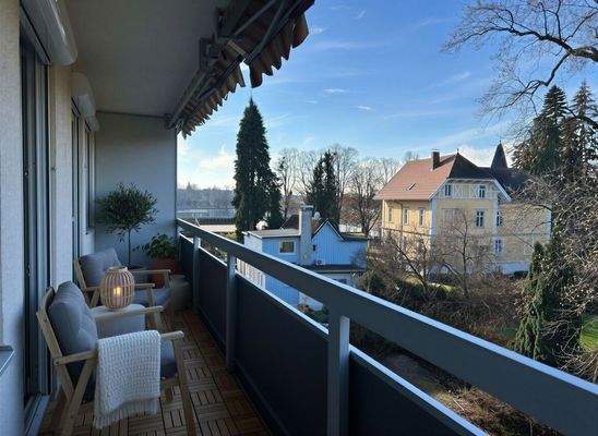 Balkon West 1 KI bearbeitet