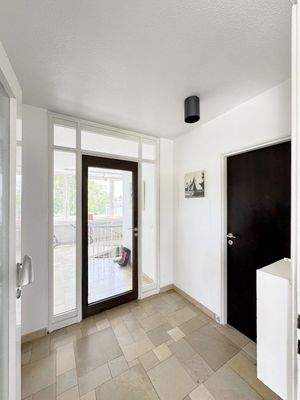 Diele seitl. Gebäude