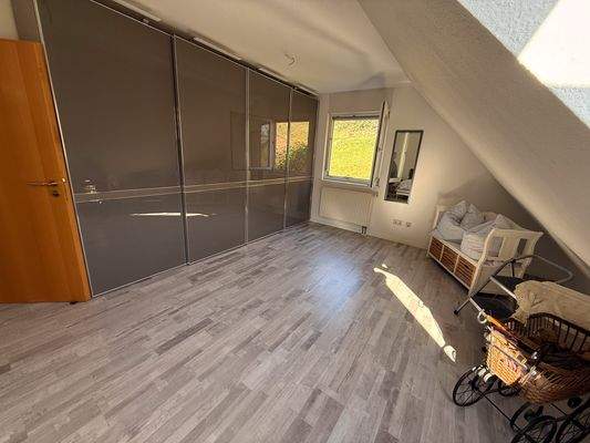 Schlafzimmer Blick Richtung Garten.jpg