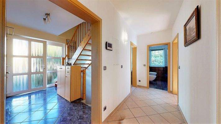 EG Treppenhaus und Diele/Flur