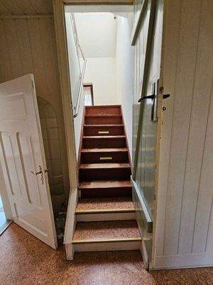 Tür zum SZ, Treppe ins DG.jpg