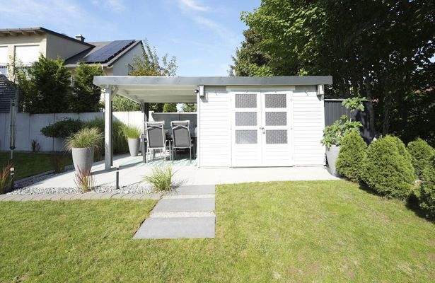 Gartenhaus mit Terrasse