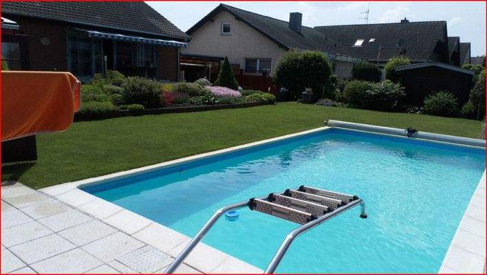 Pool im Garten
