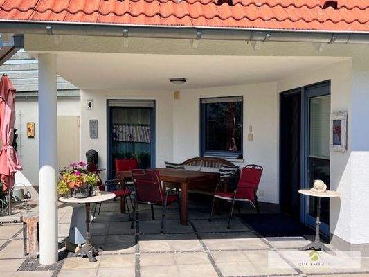 Loggia / Terrasse lädt zum Wohlfühlen bei jeder Witterung ein