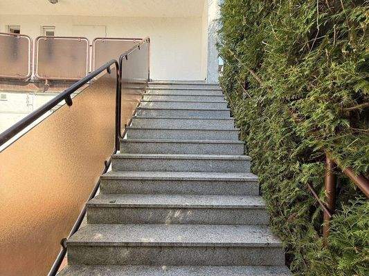 Treppe vom Gartengeschoss ins Erdgeschoss