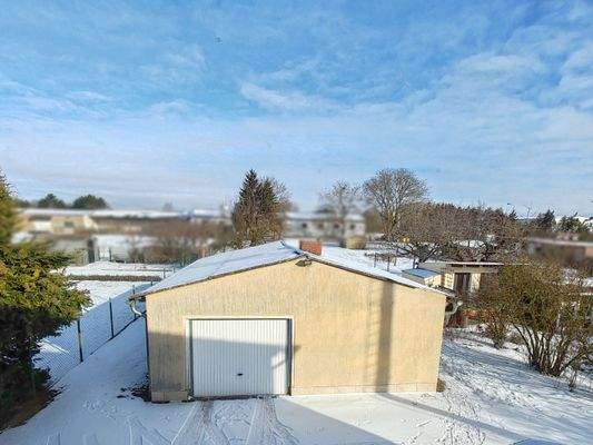 Nebengelass mit Garage 