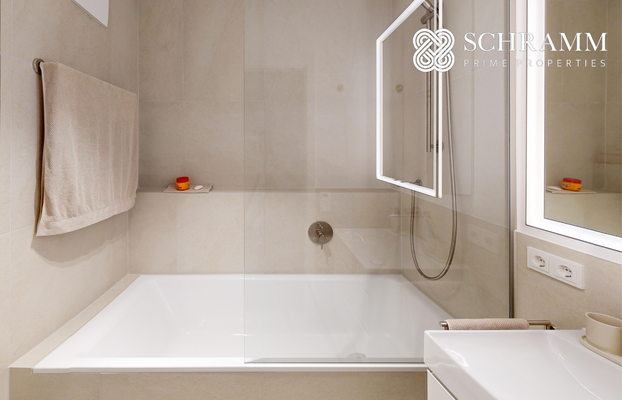 Bad mit Badewanne EG