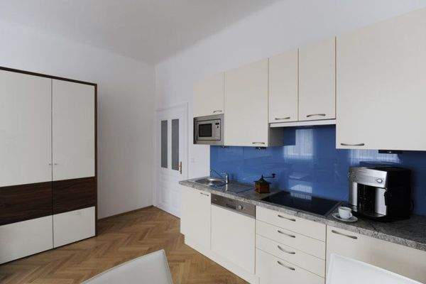 Wohn-/Schlafraum / bed sitting room