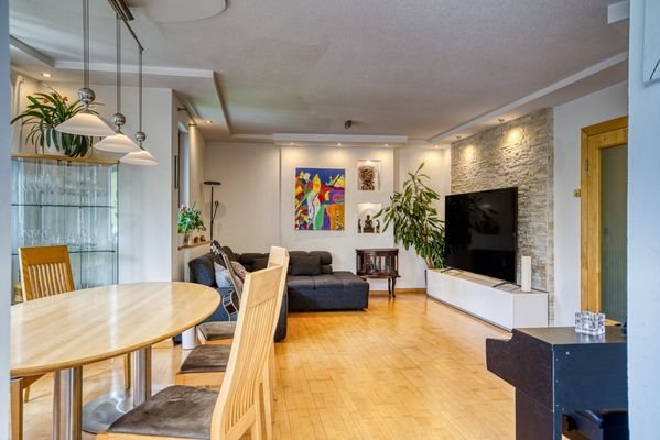 Wohnzimmer mit Essbereich