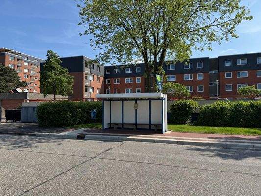 Objekt mit Bushaltestelle 