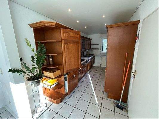 Küche mit Einbauküche