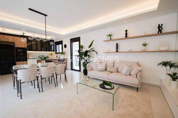 Detached 3-Bedroom Houses with Private Pools in Rojales