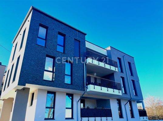 Gebäude Rückseite mit Balkon