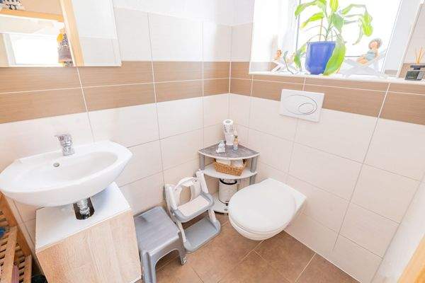 Reihenhaus Links - Gäste-WC