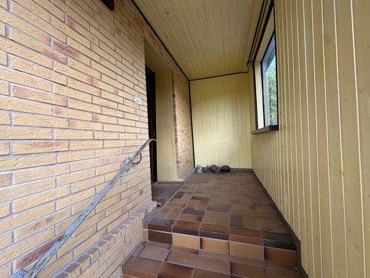 18 Eingangsbereich.jpg