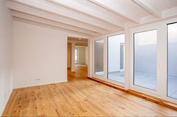 Küche m. Zugang zur Terrasse