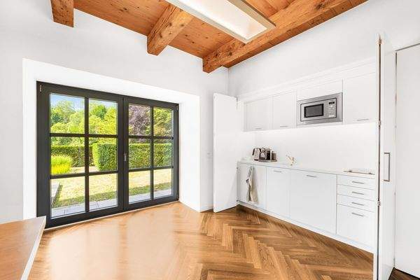 Meetingraum 2 mit integrierter Küchenzeile