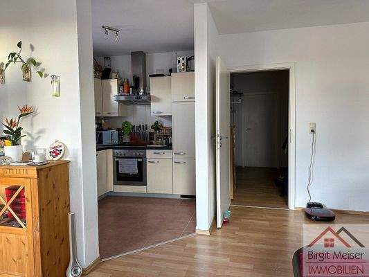 offene Küche und Blick zum Flur