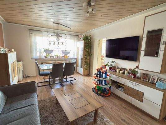 Wohnzimmer Mietwohnung im OG