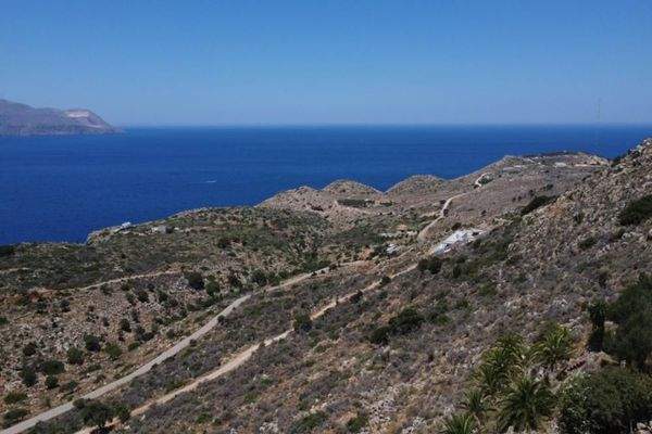 Kreta, Kokkino Chorio: Ruhiges Hanggrundstück mit ewigem Meerblick zu verkaufen