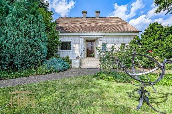 Außenansicht mit Eingang