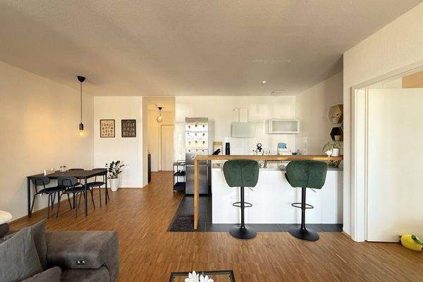 Wohn-/Essbereich mit offener Küche