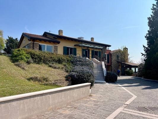Wohnkomplex mit 5 WE auf den Hügeln der Valpolicella - Gardasee