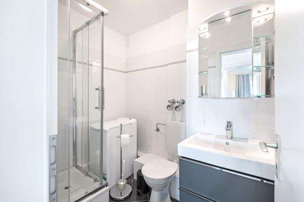 Badezimmer mit Waschmaschine