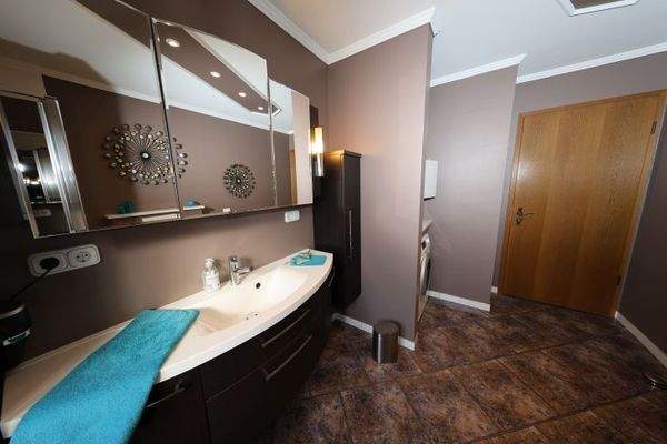 Erdgeschossbadezimmer / Hauswirtschaftsraum