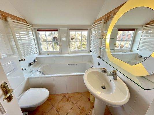 Wannenbad-WC im Obergeschoss