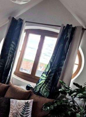 Ovales Fenster Raum 1