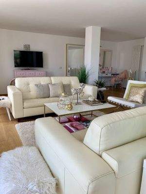 Der Wohnraum im Dachgeschoss