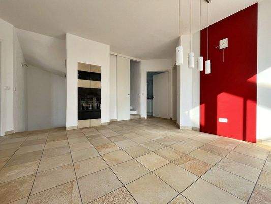 Esszimmer mit Fensterfront und Terrassenzugang