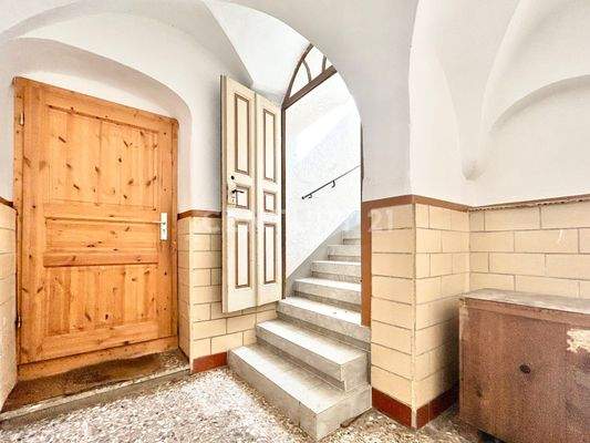 Treppenaufgang straßenseitige Einheit