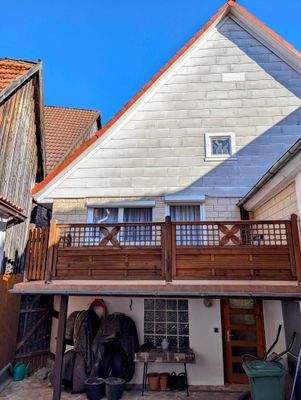 Rückansicht  mit großen Balkon