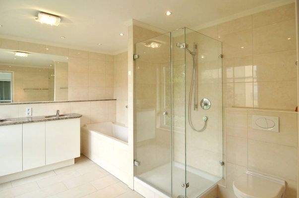 Dusch- und Wannenbad