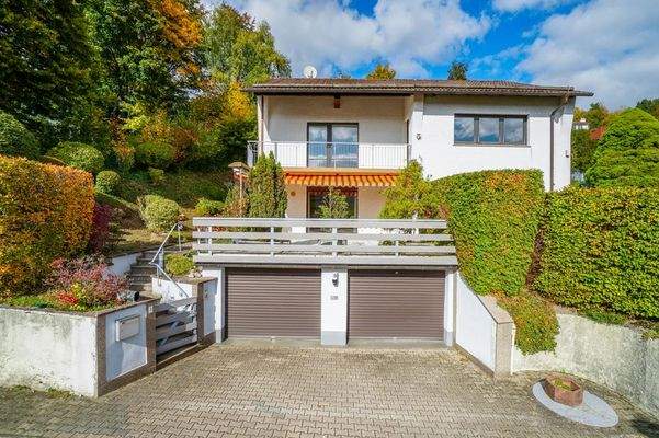 Wohnhaus und Doppelgarage