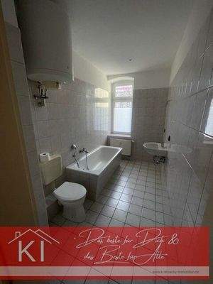 Tageslichtbadezimmer (Wanne/WC/Waschmaschinenanschluss