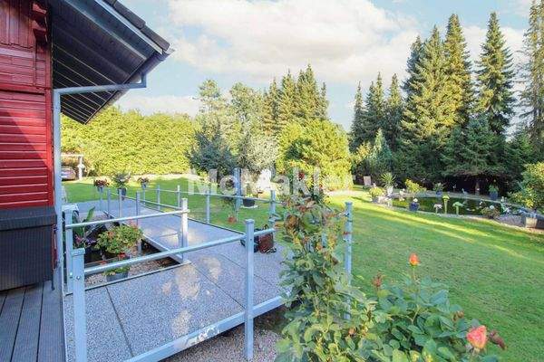 Gartenansicht mit Rampe