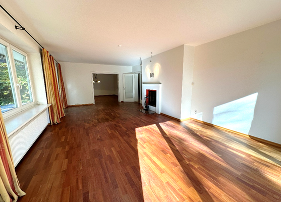 ...mit Kamin und Schiebetür