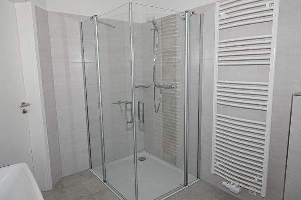 Badezimmer mit Dusche