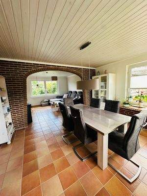 Wohn- und Esszimmer (1/3)