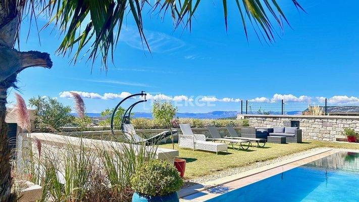 Detached Villa with Nature View and Swimming Pool in İzmir