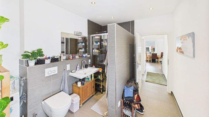 CAM01984G0-PR0499-STILL024