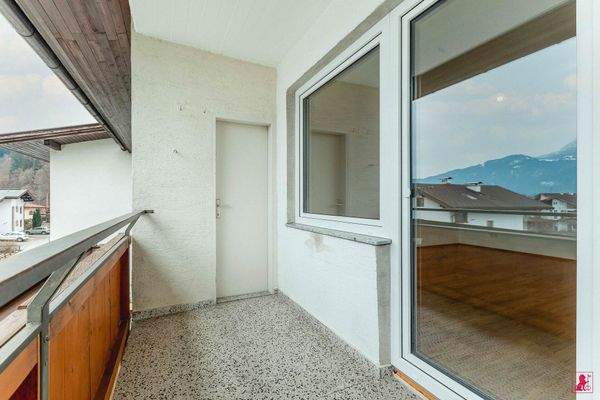 Balkon mit zusätzlichen Abstellraum