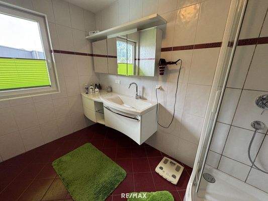 Wohnhaus OG Zimmer 2 - Bad-WC 2 