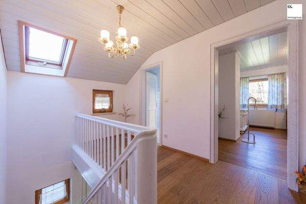 Zugang zu drei Schlafzimmer im Obergeschoss