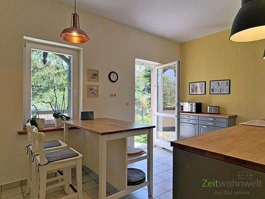 Küche mit Gartenausgang