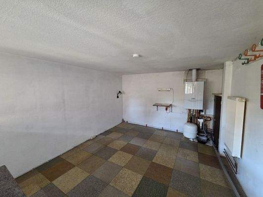 Zimmer (Gastherme rechts im Eck)