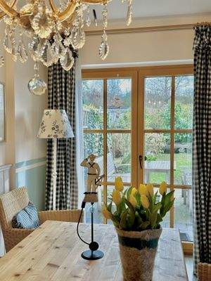 Esstisch & Zugang zur Terrasse